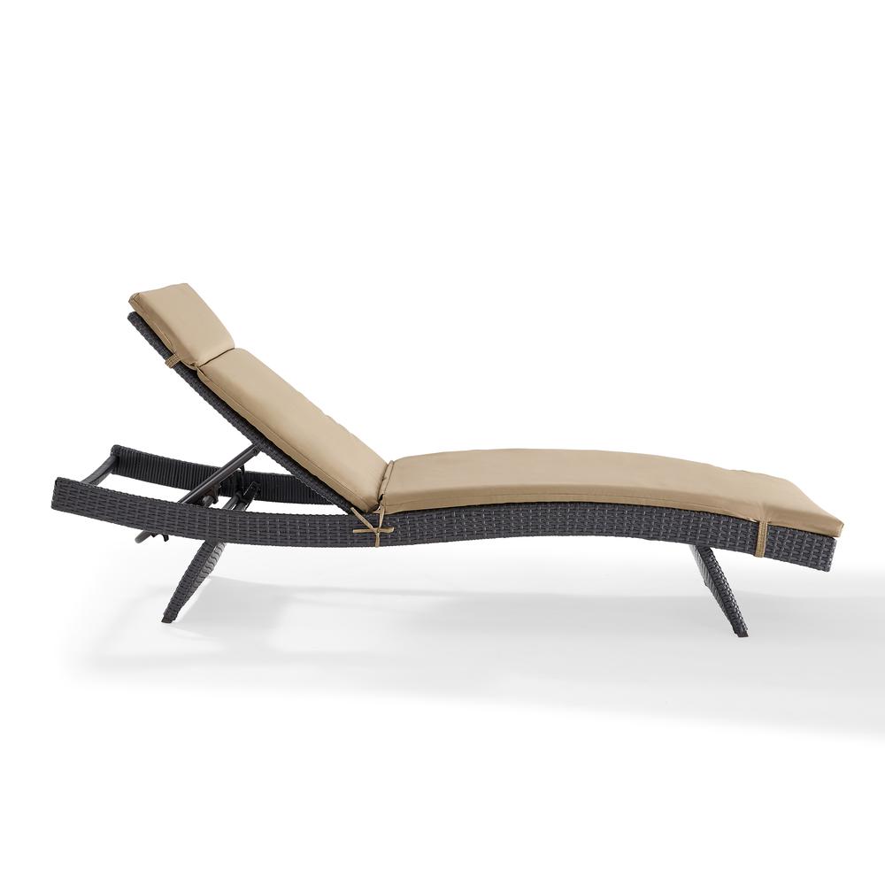 Biscayne Outdoor Wicker Chaise Lounge Mocha/Brown. Picture 12