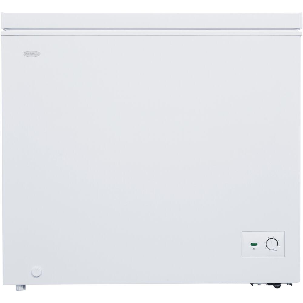 7.0 cuft Chest Freezer, 1 Basket, Up Front Temperature Control. The main picture.