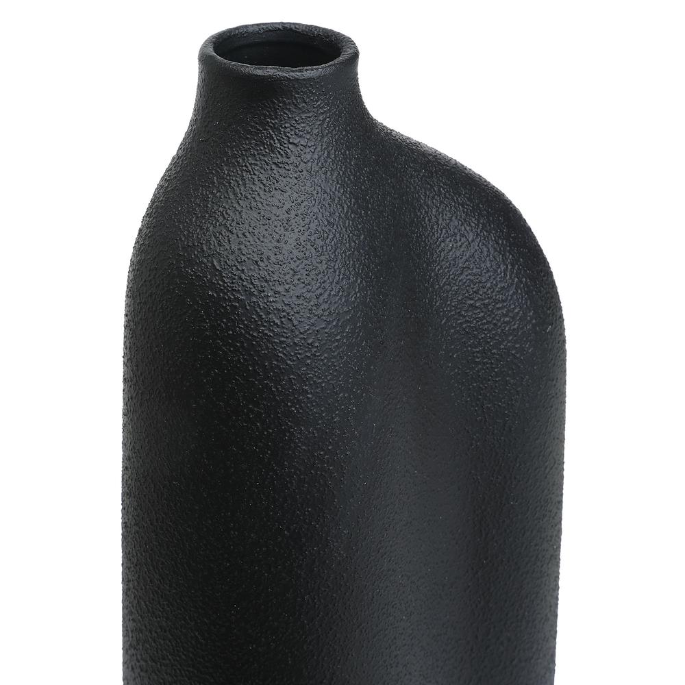 Challenger Ceramic Vase. Picture 3