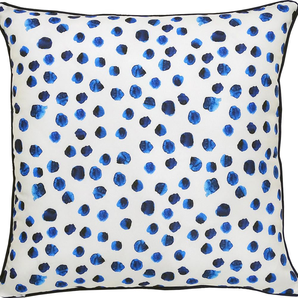 Lustra Outdoor Pillow. Picture 1