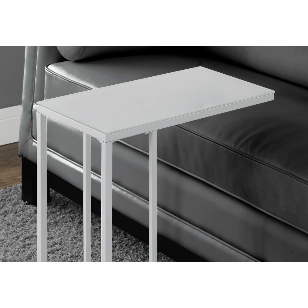 ACCENT TABLE - WHITE METAL WITH FROSTED TEMPERED GLASS. Picture 3