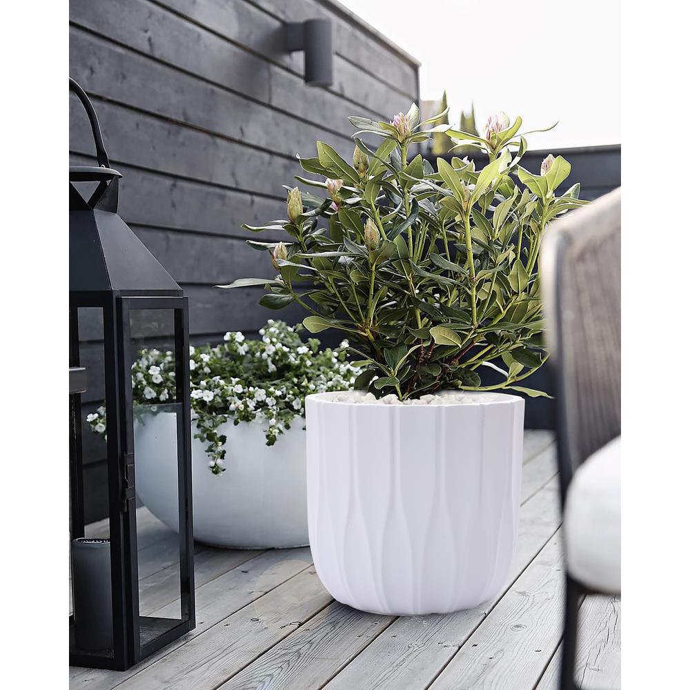 White MgO 14.5-in Round Planter. Picture 2