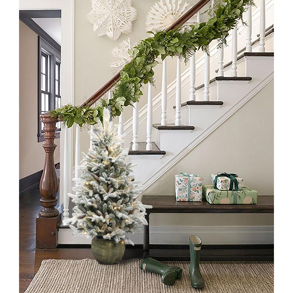 4.5Ft Flocked Pre-Lit Clear Porch Tree with Pinecones. Picture 4