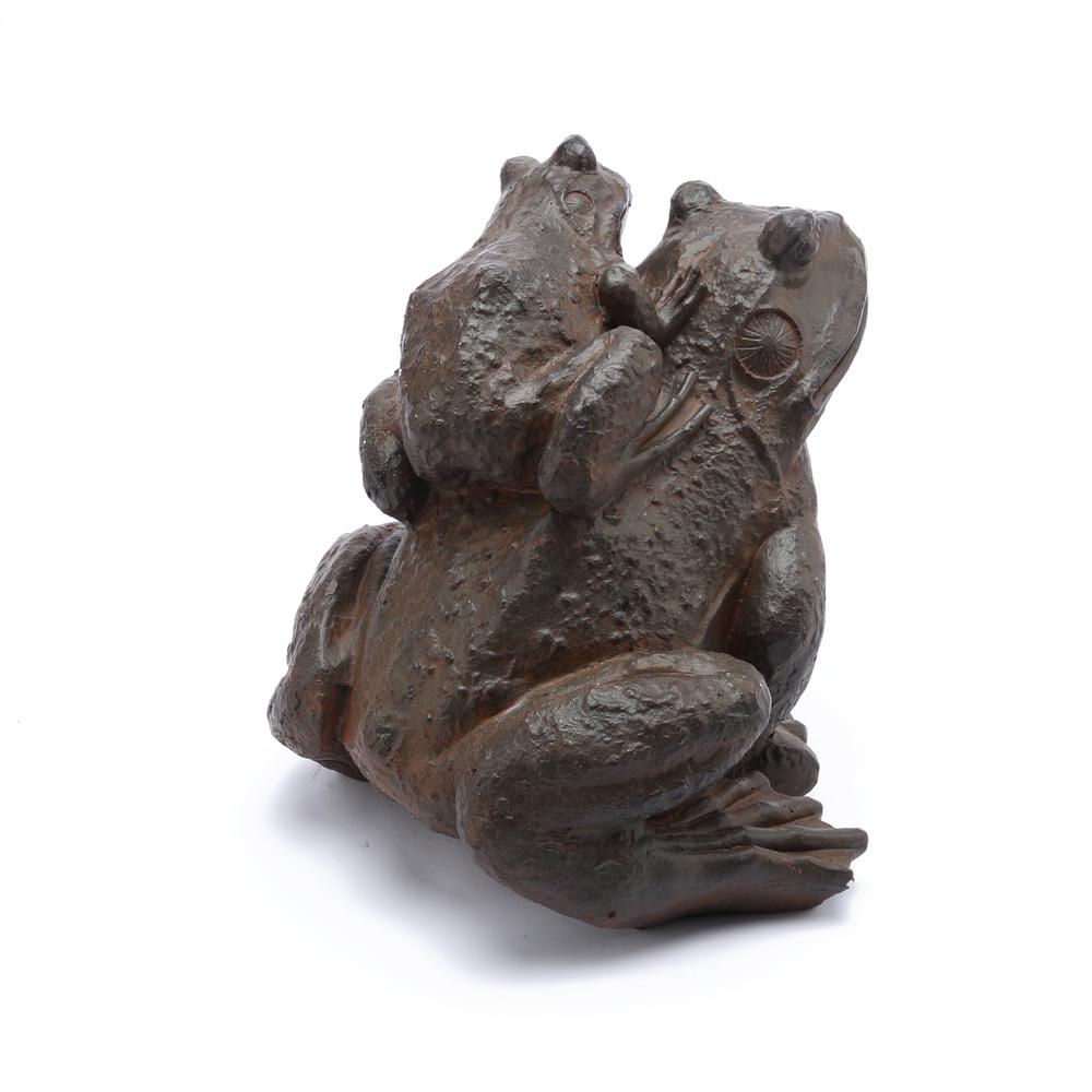 LuxenHome Brown MgO Frog Family Garden Statue. Picture 5