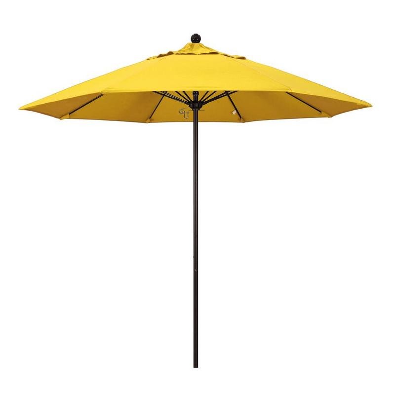 California Umbrella 9' Venture Series Patio Umbrella. Picture 1