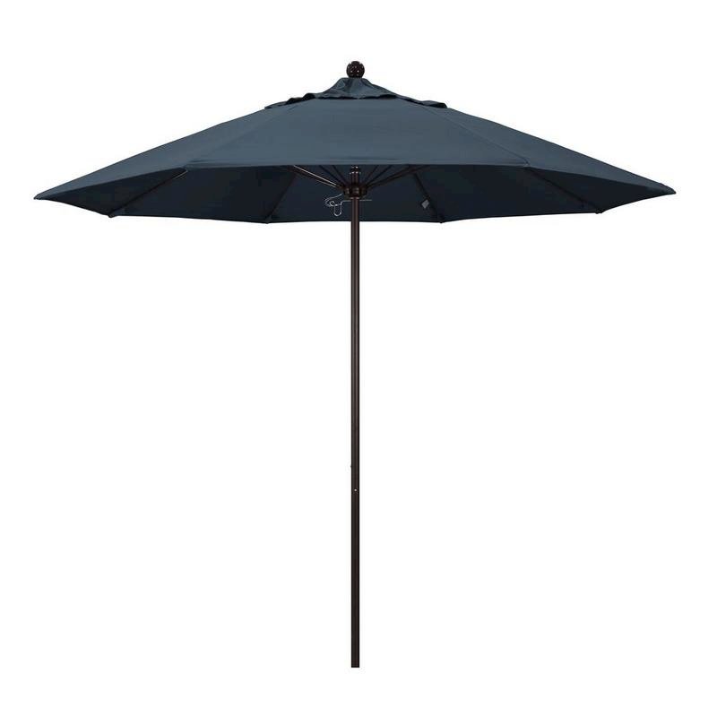 California Umbrella 9' Venture Series Patio Umbrella. Picture 1