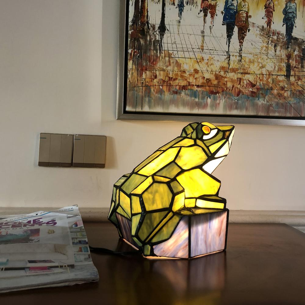 CHLOE Lighting NAVEEN Tiffany-Style Animal Stained Glass Accent Lamp 9.5" Height. Picture 2