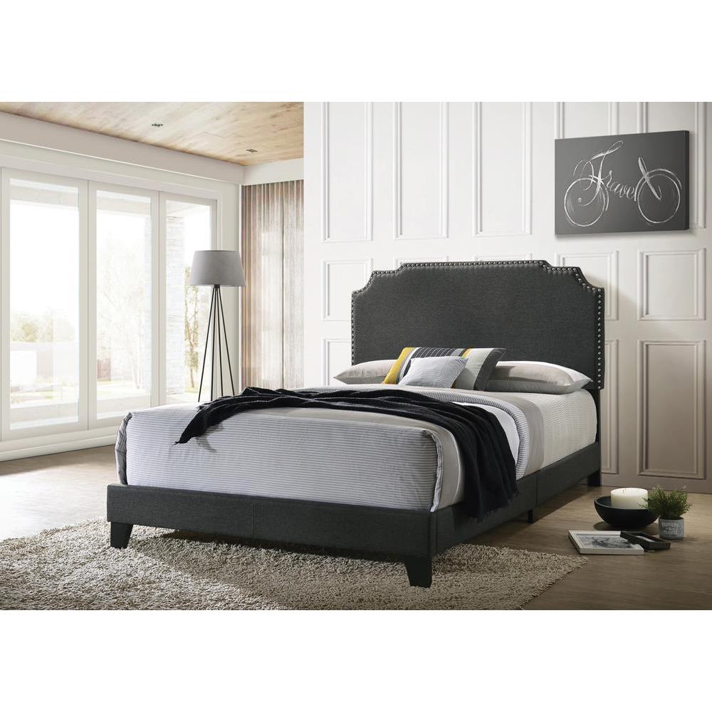 Tamarac Upholstered Nailhead Queen Bed Grey. Picture 1