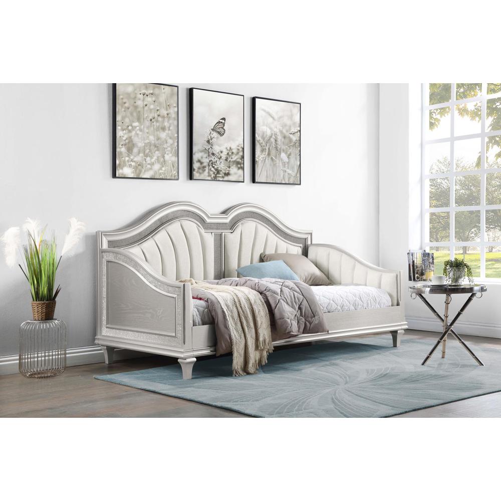 Evangeline Upholstered Twin Daybed with Faux Diamond Trim Silver and Ivory. Picture 1