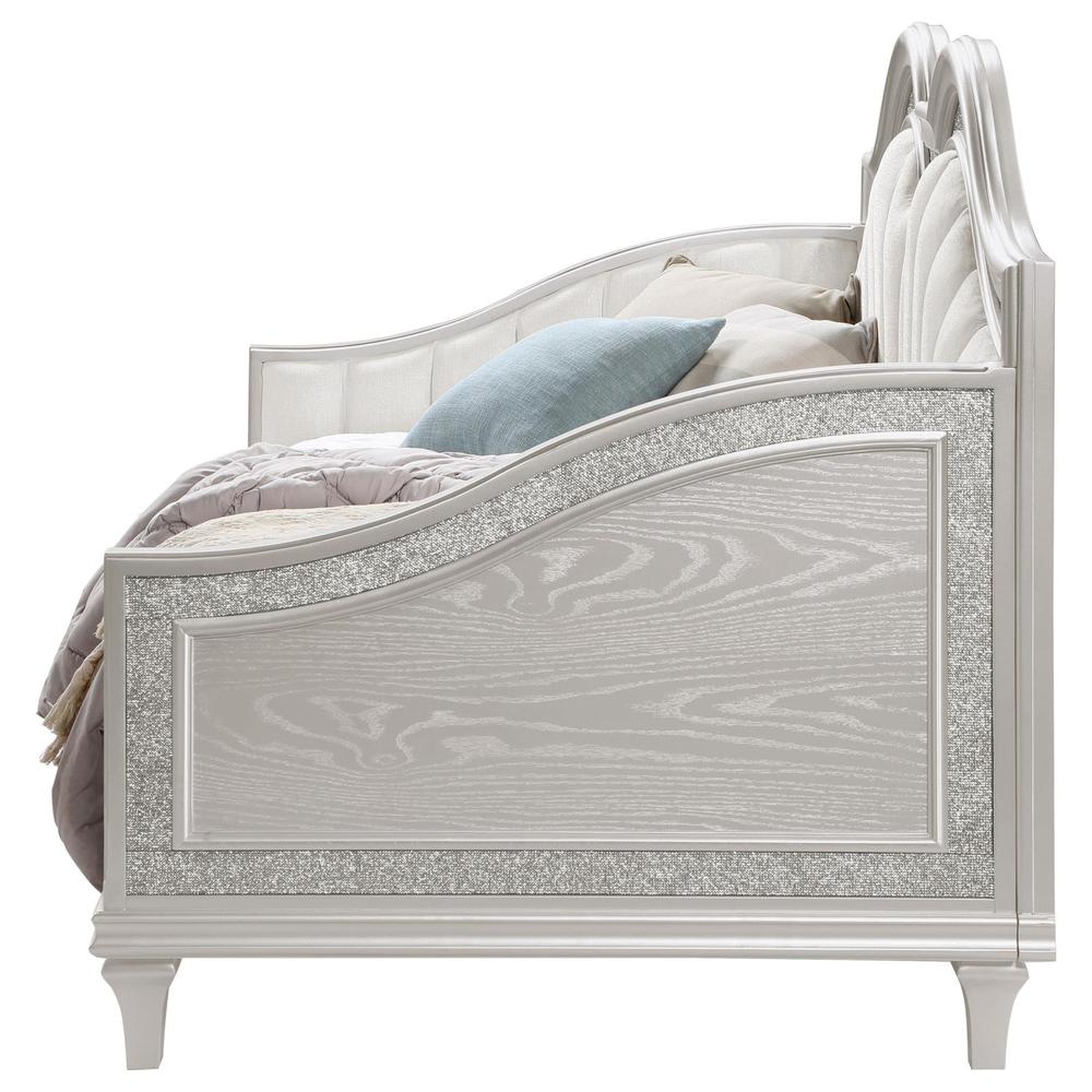 Evangeline Upholstered Twin Daybed with Faux Diamond Trim Silver and Ivory. Picture 6