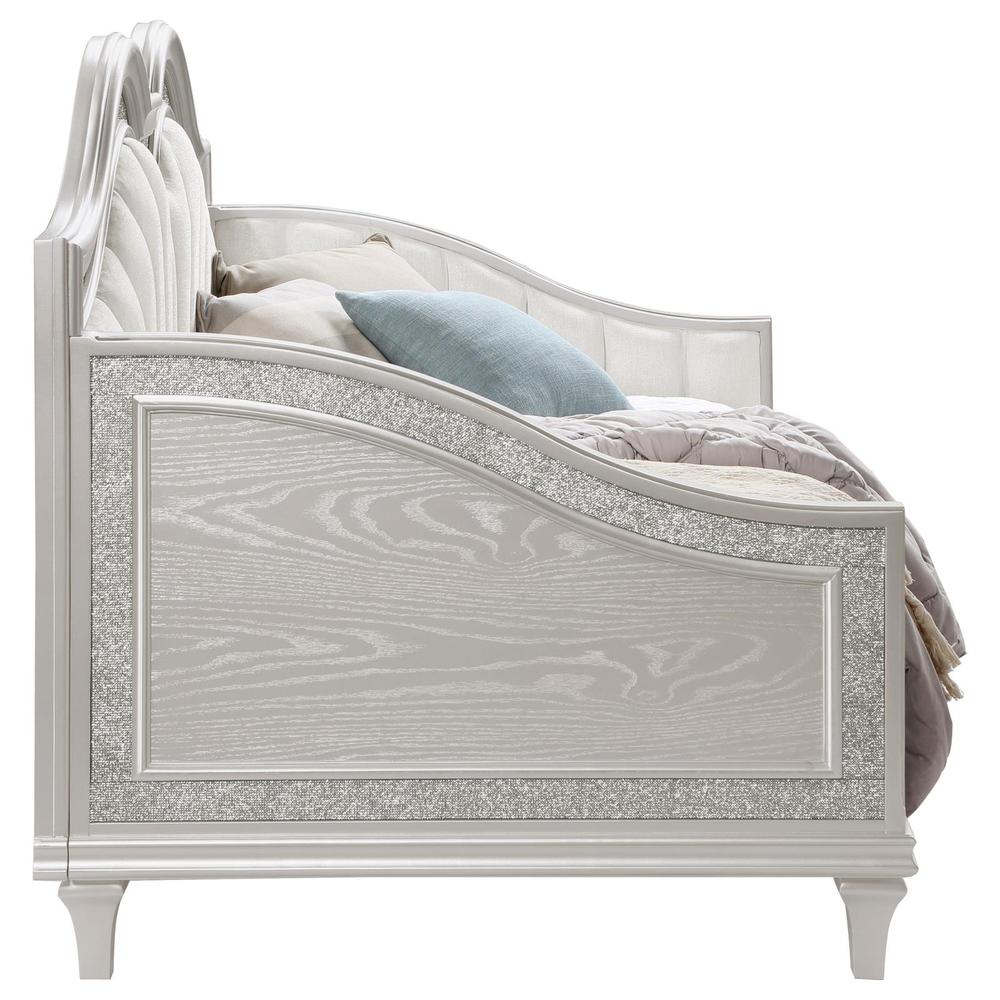 Evangeline Upholstered Twin Daybed with Faux Diamond Trim Silver and Ivory. Picture 9