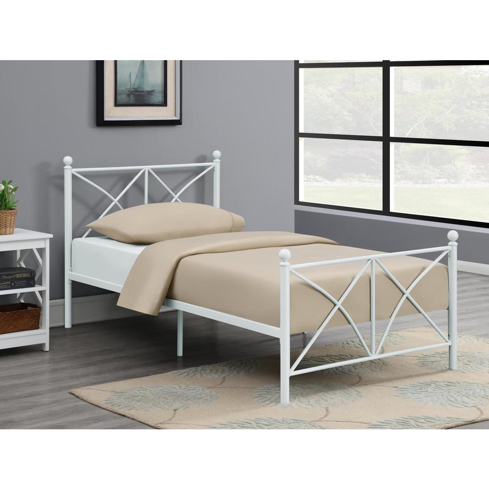 Hart Full Platform Bed White. Picture 1