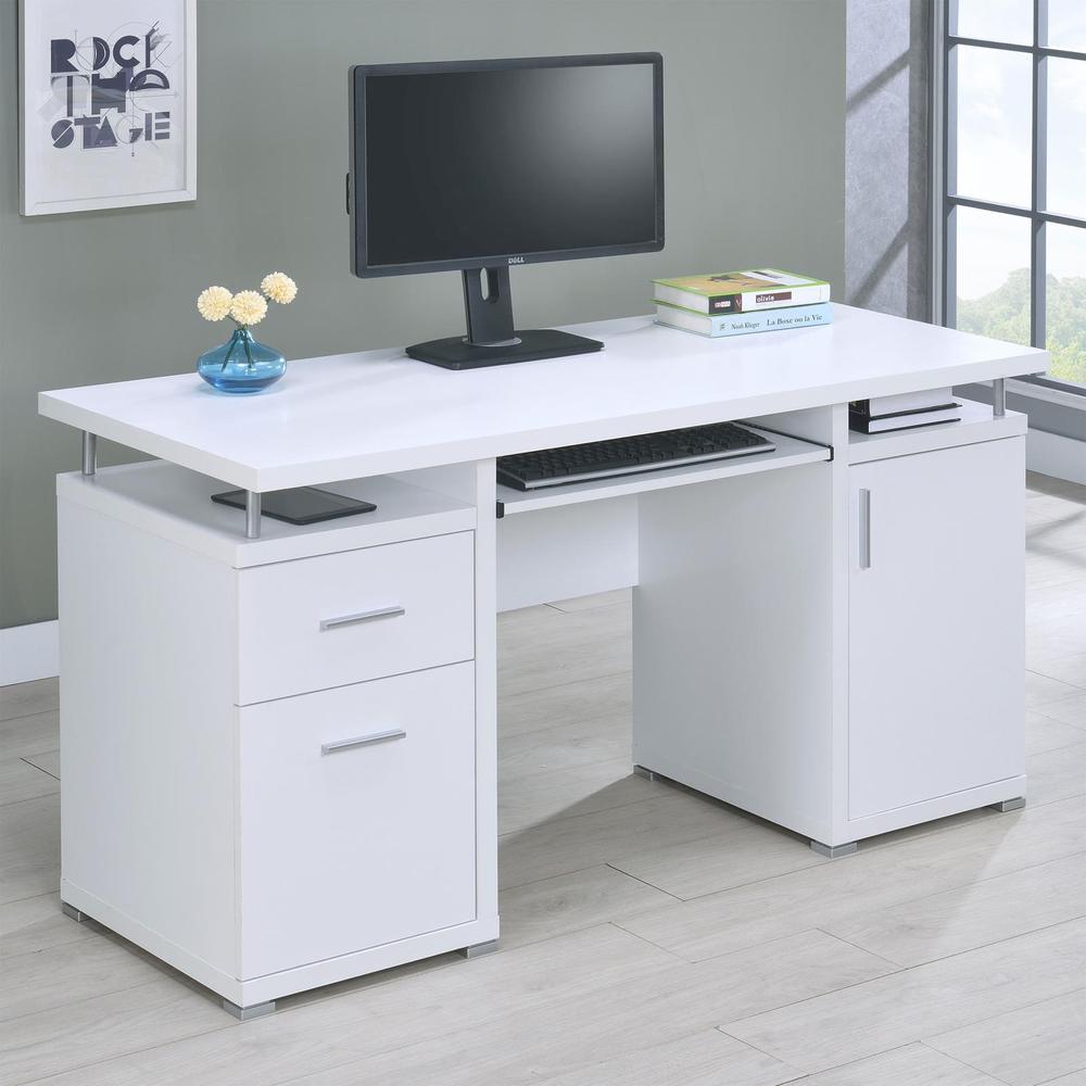 Computer Desk. Picture 2
