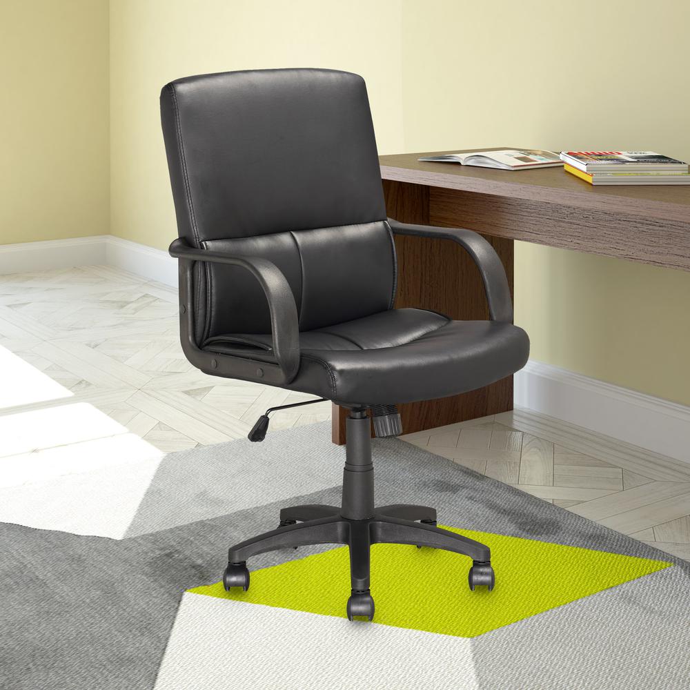 Workspace Office Chair in Black Leatherette. Picture 2