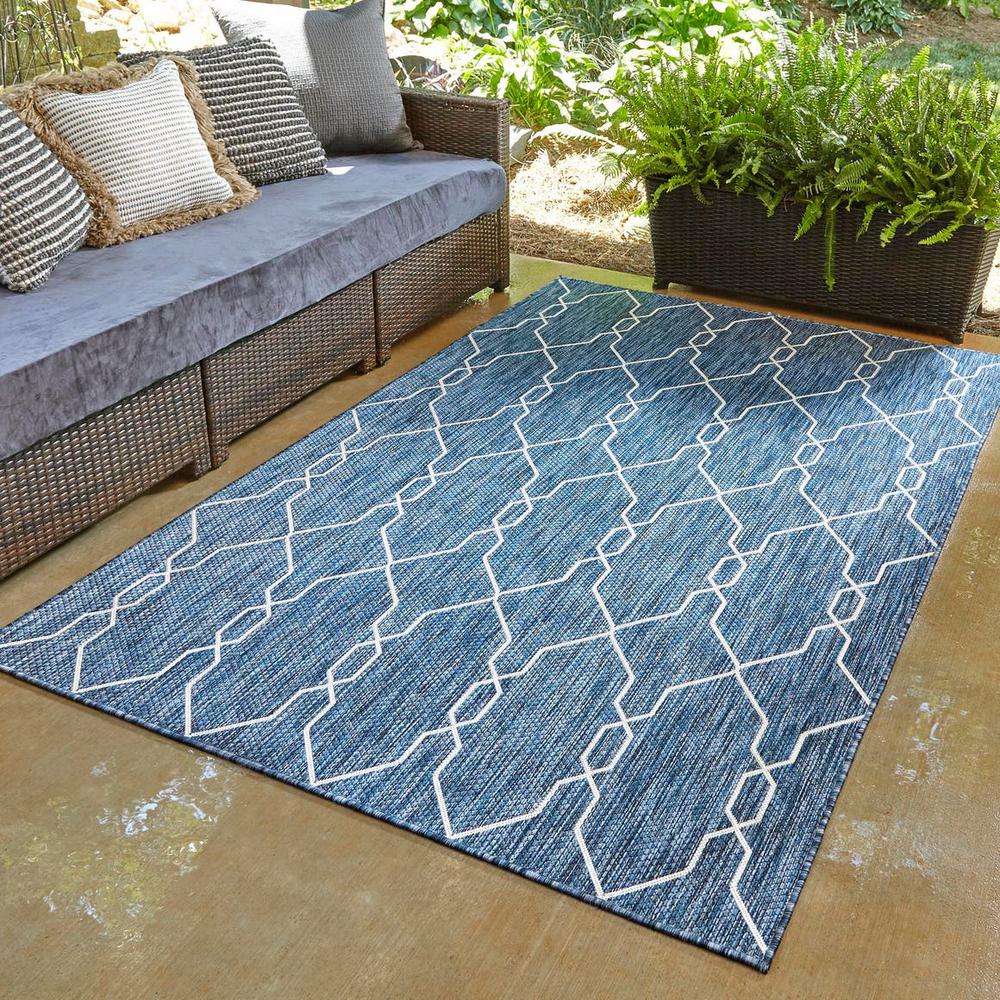 Outdoor Links Trellis Rug, Navy Blue/Ivory (4' 0 x 6' 0). Picture 1