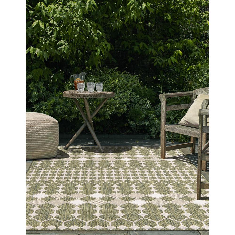 Outdoor Trellis Collection, Area Rug, Green, 5' 3" x 7' 10", Rectangular. Picture 3