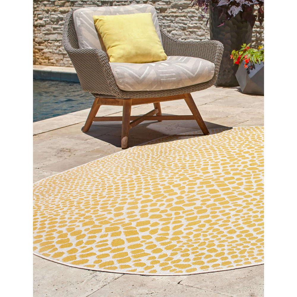 Jill Zarin Outdoor Cape Town Area Rug 7' 10" x 10' 0", Oval Yellow Ivory. Picture 3