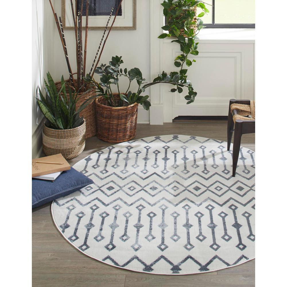 Unique Loom 5 Ft Round Rug in Ivory (3161031). Picture 2