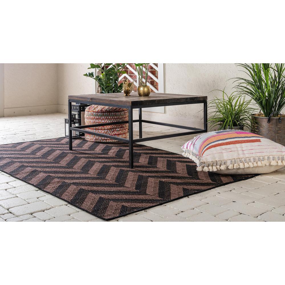 Outdoor Chevron Rug, Brown (5' 3 x 8' 0). Picture 3