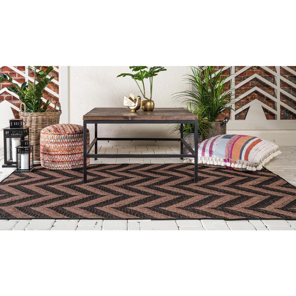 Outdoor Chevron Rug, Brown (5' 3 x 8' 0). Picture 4
