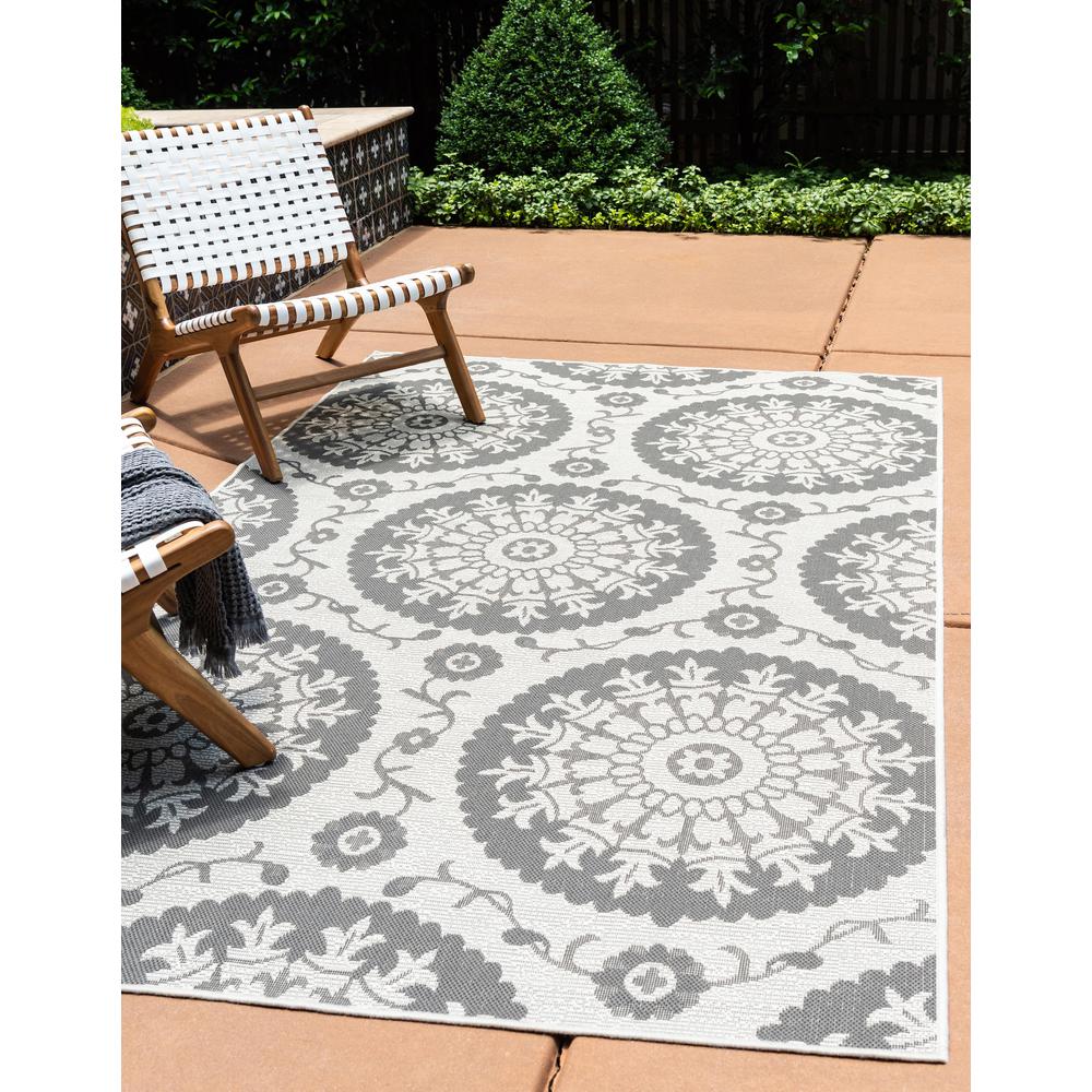 Outdoor Medallion Rug, Gray (5' 3 x 8' 0). Picture 2