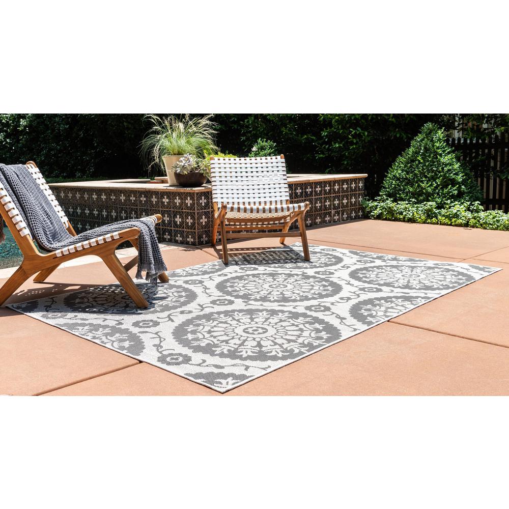 Outdoor Medallion Rug, Gray (5' 3 x 8' 0). Picture 3