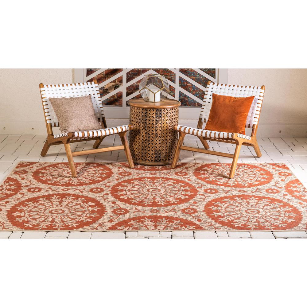Outdoor Medallion Rug, Terracotta (5' 3 x 8' 0). Picture 4