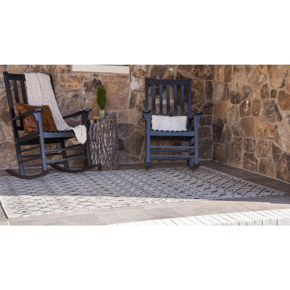 Outdoor Tribal Trellis Rug, Light Gray/Blue (8' 0 x 11' 4). Picture 3