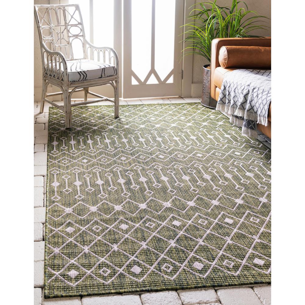 Outdoor Tribal Trellis Rug, Green/Ivory (5' 0 x 8' 0). Picture 2