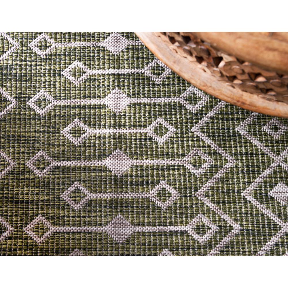 Outdoor Tribal Trellis Rug, Green/Ivory (5' 0 x 8' 0). Picture 6