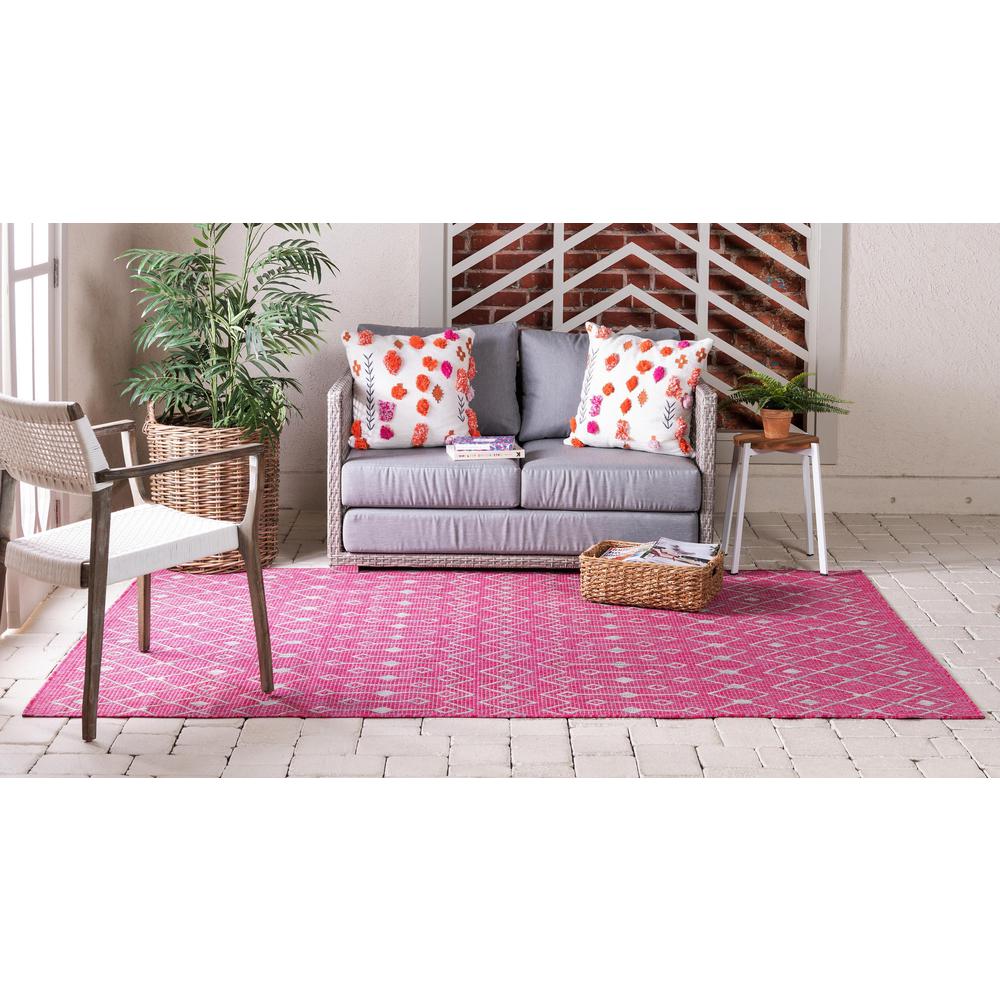 Outdoor Tribal Trellis Rug, Pink/Gray (8' 0 x 11' 4). Picture 3