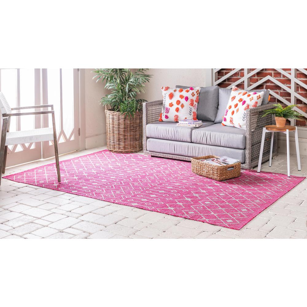 Outdoor Tribal Trellis Rug, Pink/Gray (8' 0 x 11' 4). Picture 4