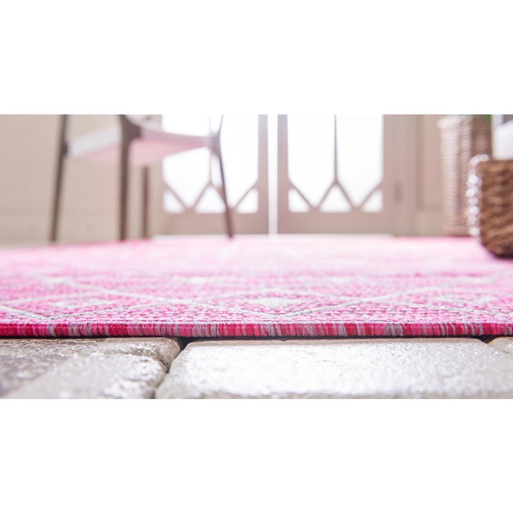 Outdoor Tribal Trellis Rug, Pink/Gray (8' 0 x 11' 4). Picture 5