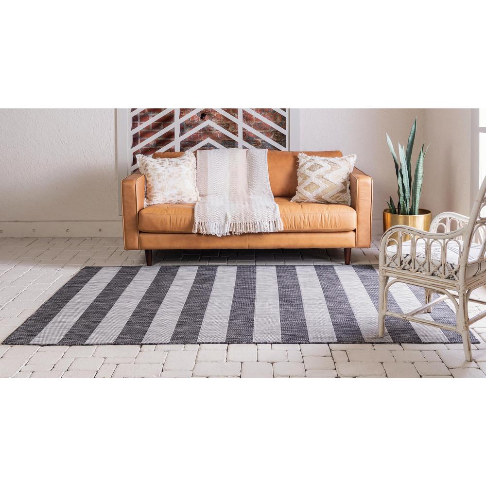 Outdoor Distressed Stripe Rug, Gray (6' 0 x 9' 0). Picture 3