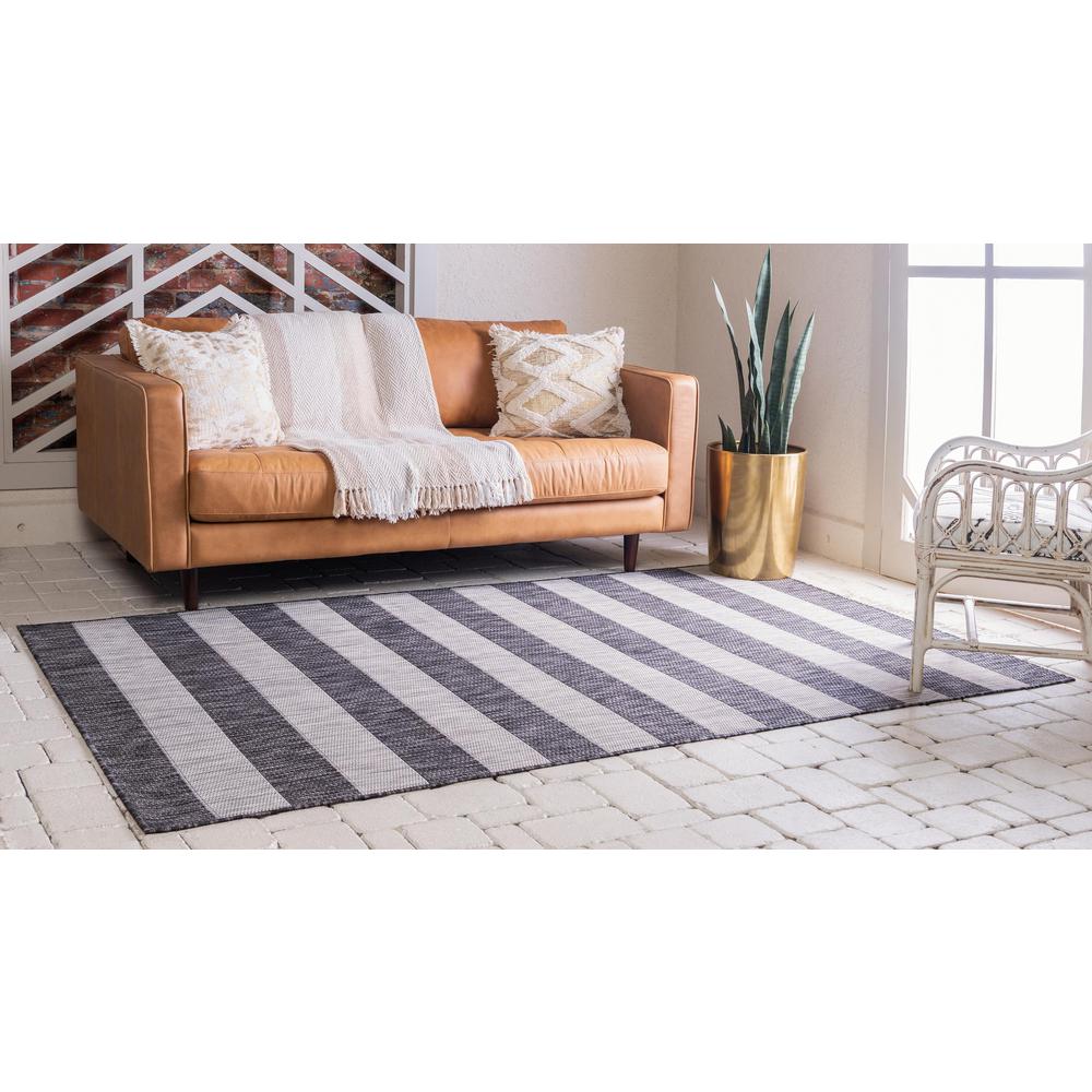 Outdoor Distressed Stripe Rug, Gray (6' 0 x 9' 0). Picture 4