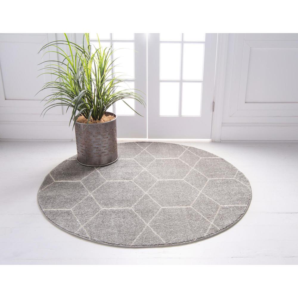 Unique Loom 6 Ft Round Rug in Light Gray (3151517). Picture 4