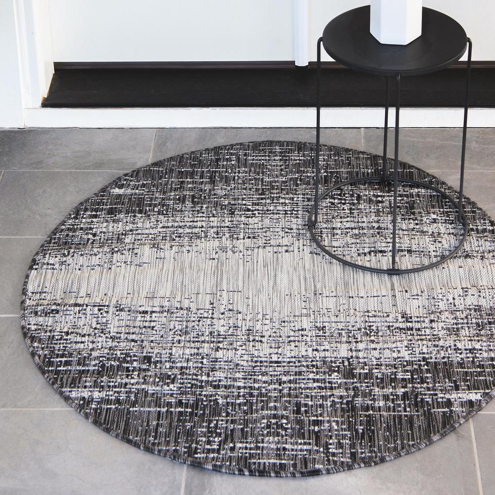 Unique Loom 5 Ft Round Rug in Gray (3159617). Picture 2