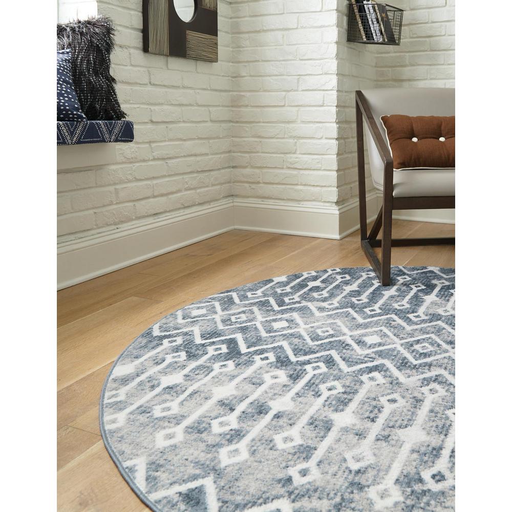 Unique Loom 5 Ft Round Rug in Blue (3160959). Picture 3