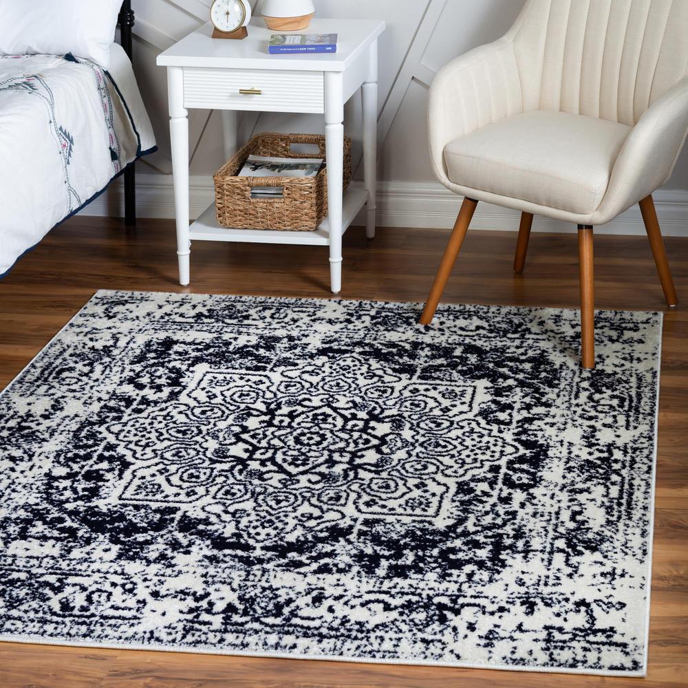 Unique Loom 5 Ft Square Rug in Blue (3150312). Picture 2