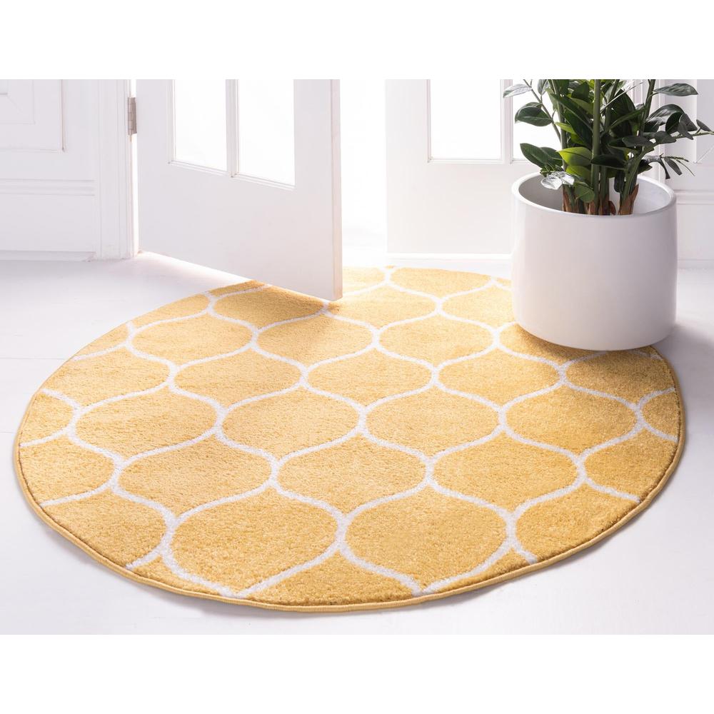 Unique Loom 6 Ft Round Rug in Yellow (3151682). Picture 4