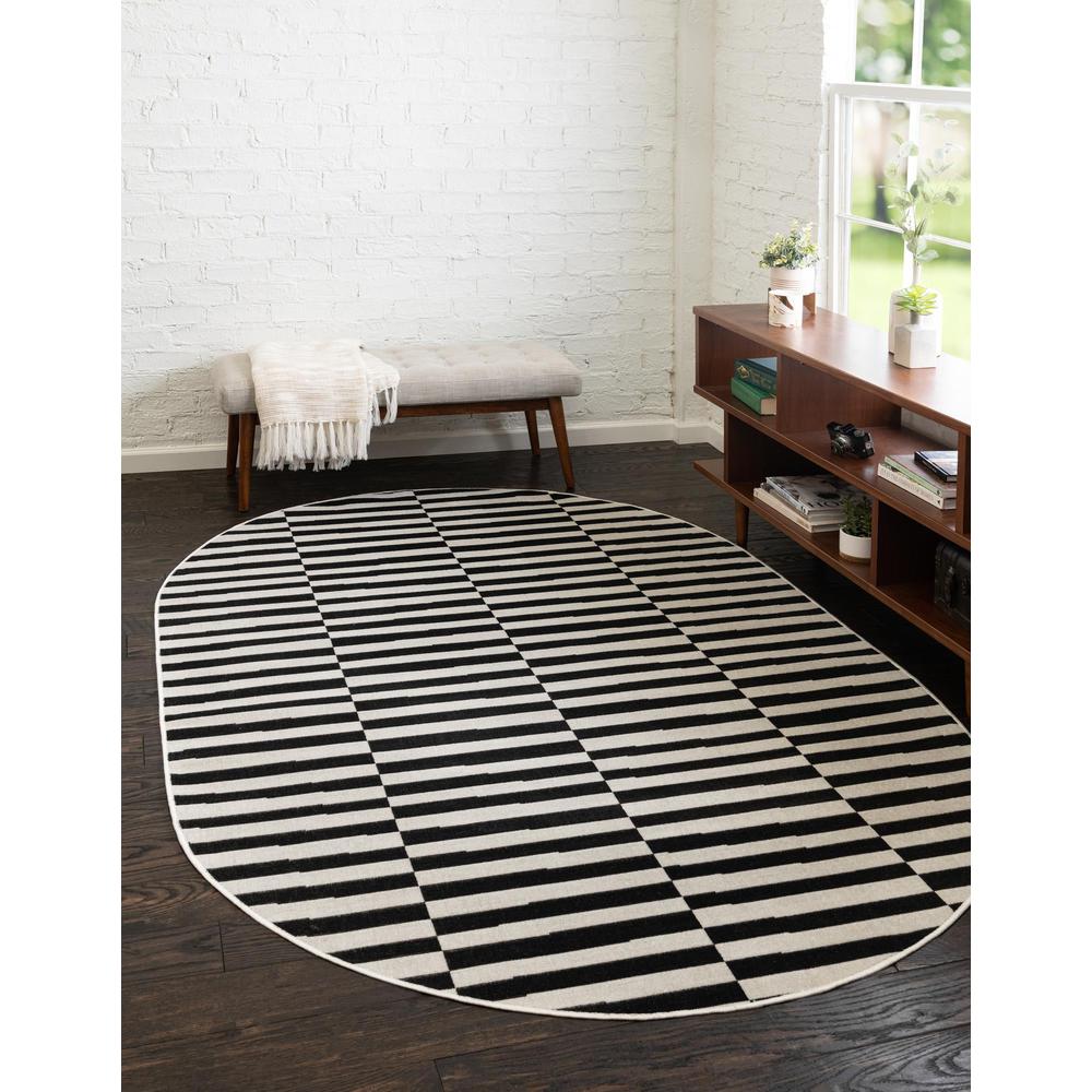 Unique Loom 5x8 Oval Rug in Black (3154114). Picture 2