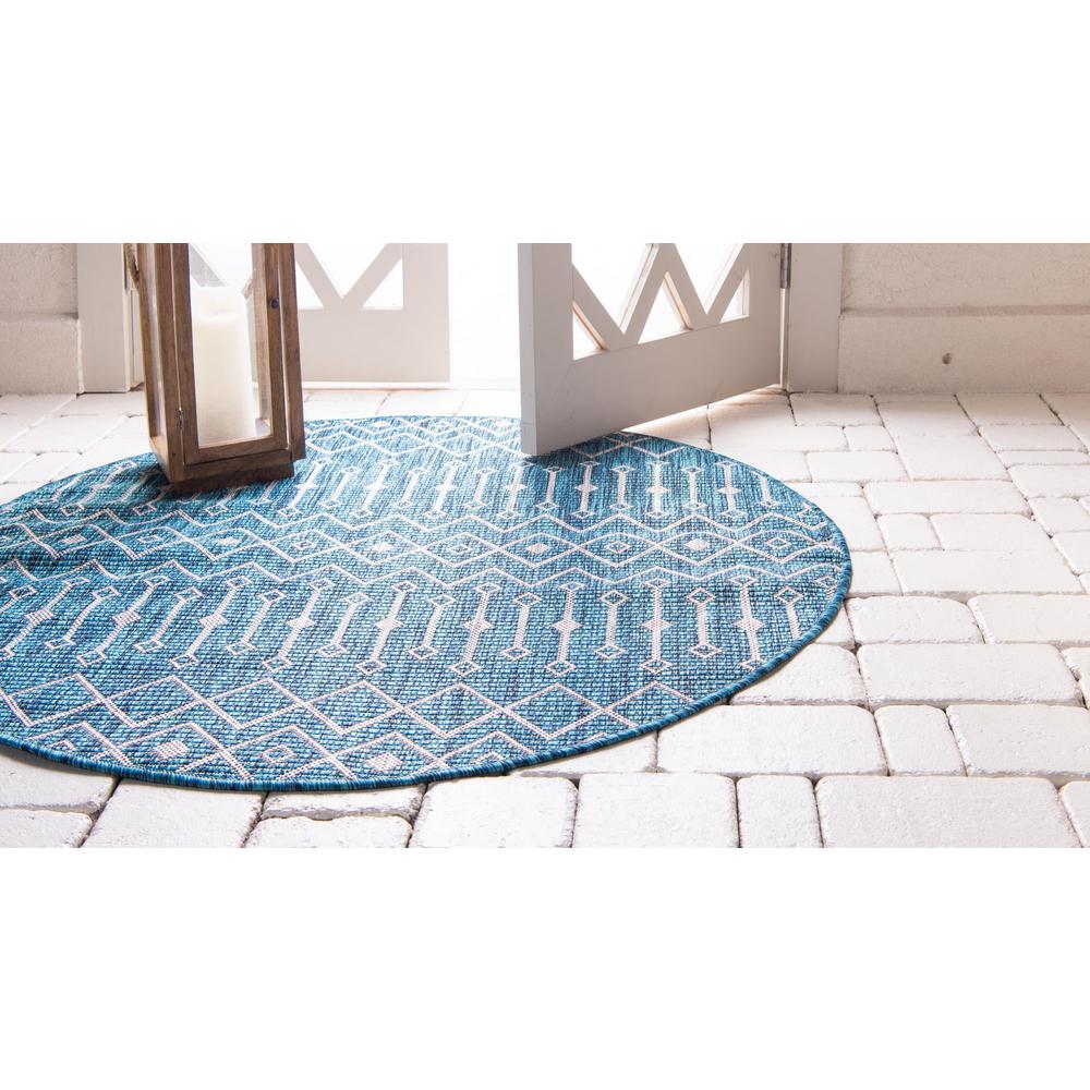 Unique Loom 5 Ft Round Rug in Teal (3159505). Picture 4