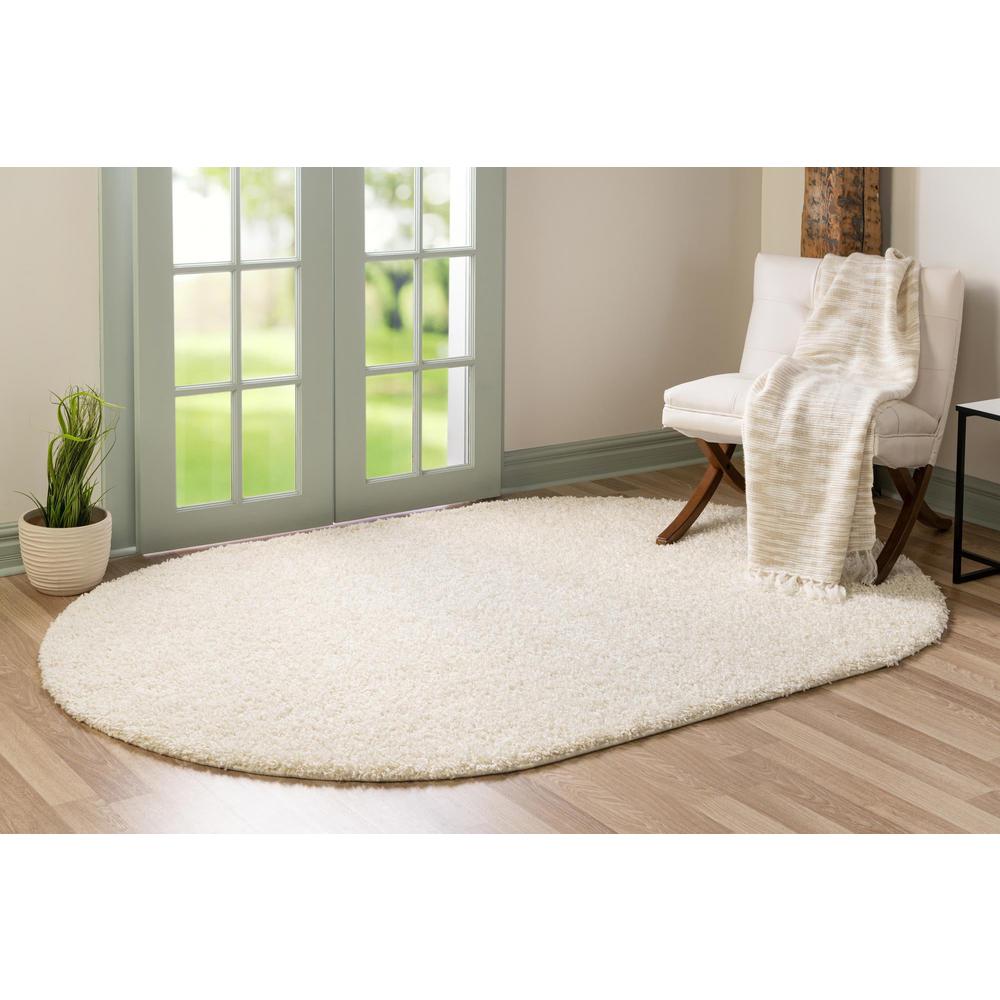 Unique Loom 5x8 Oval Rug in Snow White (3151345). Picture 3
