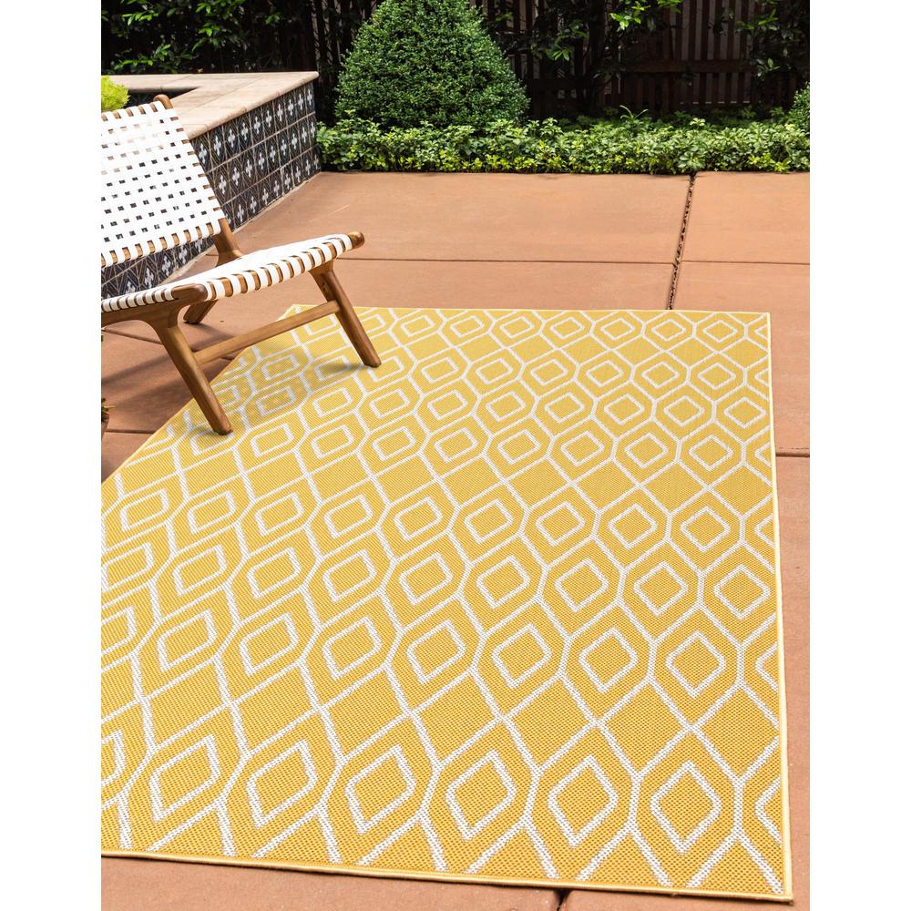 Jill Zarin Outdoor Collection, Area Rug, Yellow Ivory, 4' 0" x 6' 0" Rectangular. Picture 2
