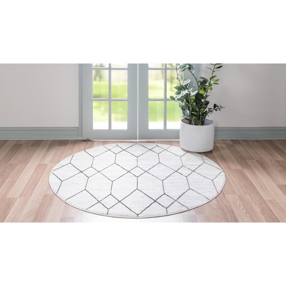 Unique Loom 8 Ft Round Rug in Ivory (3149068). Picture 3