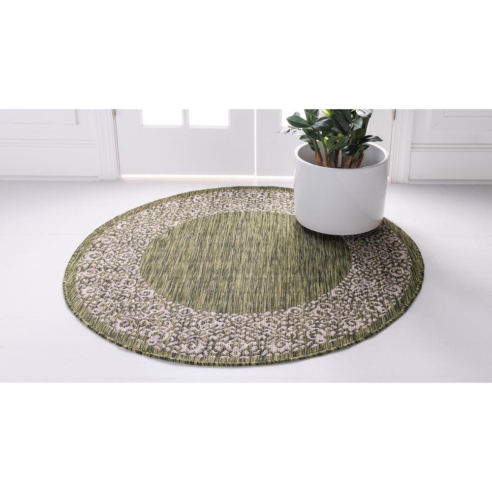Unique Loom 5 Ft Round Rug in Green (3159631). Picture 3