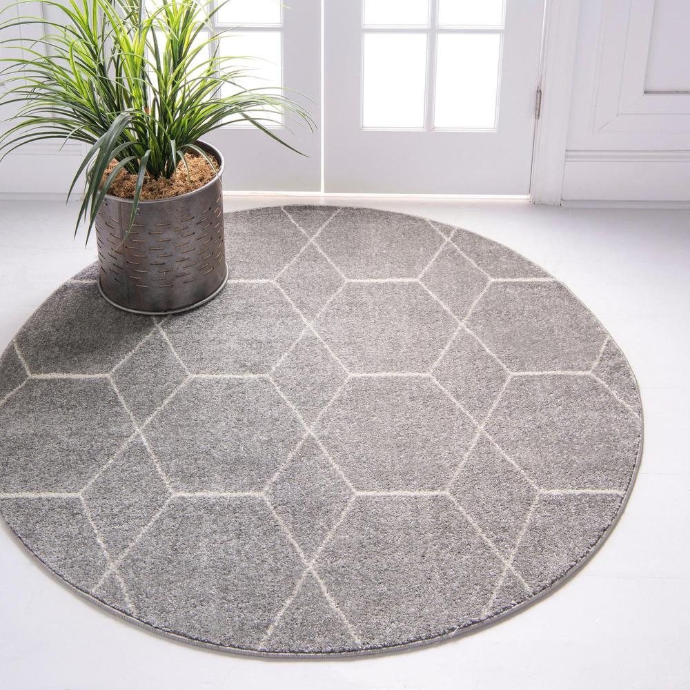 Unique Loom 6 Ft Round Rug in Light Gray (3151517). Picture 2