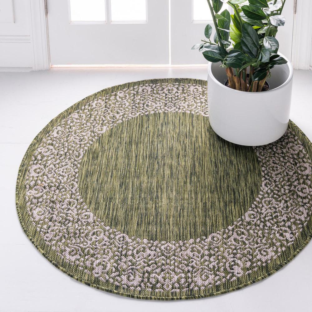 Unique Loom 5 Ft Round Rug in Green (3159631). Picture 2
