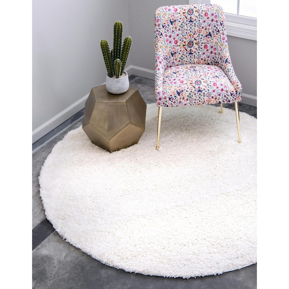 Unique Loom 4 Ft Round Rug in Snow White (3151342). Picture 2