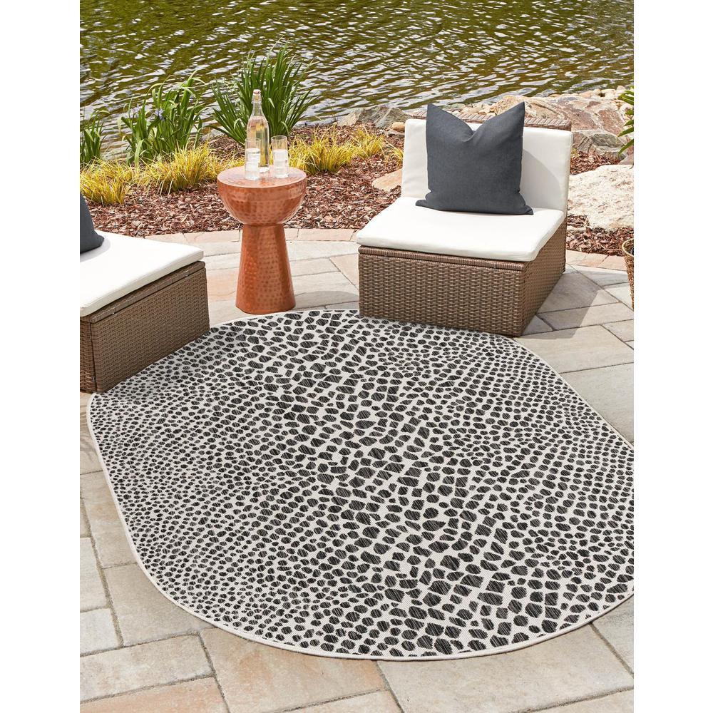 Jill Zarin Outdoor Cape Town Area Rug 5' 3" x 8' 0", Oval Black. Picture 2